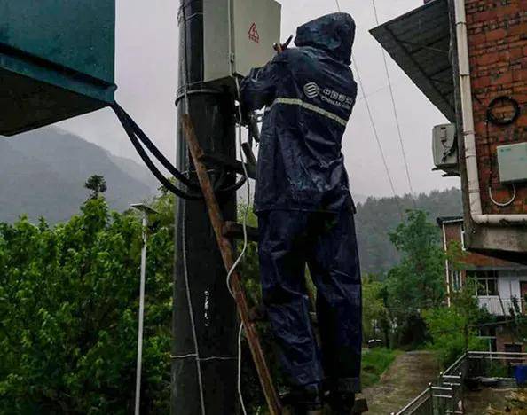 華山北峰基站停電，移動(dòng)華陰維護(hù)班緊急發(fā)電保障通信